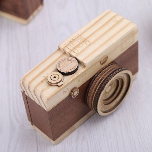 Boîte à musique en bois de la forme d'un appareil photo – Image 4