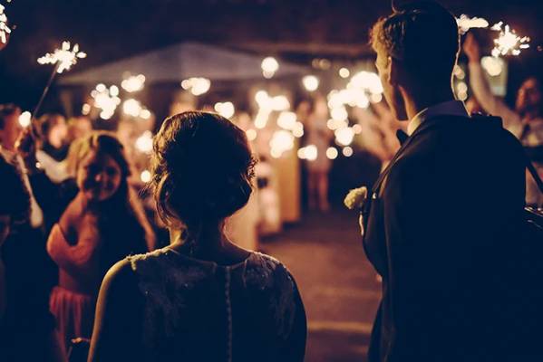 15 Conseils pour Réussir la Photographie d’Événements Nocturnes